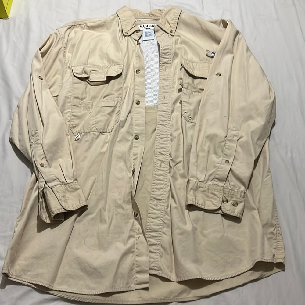 Men’s large collared, long sleeve button down fishing shirt